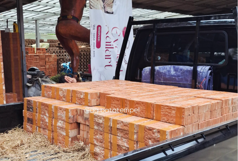 Bukti Jangkauan Luas: Pengiriman Bata Tempel Serabut Kelapa AG Bata ke Lamongan Jawa Timur