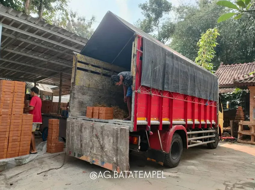 Panduan Lengkap Pengiriman Bata Tempel Aman & Efisien: Solusi Logistik Terbaik untuk Proyek Anda di Seluruh Indonesia