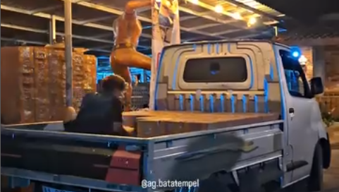 Pengiriman Bata Tempel Serabut Kelapa 23x5,5x1,8 cm dari AG Expo Magelang — Tampilan Dinding Alami dan Elegan